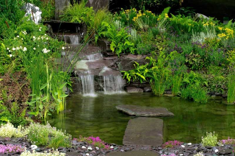 önfenntartó kerti tó